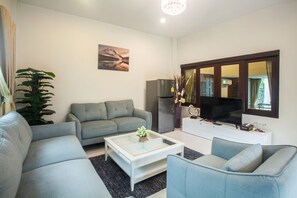 Villa Panoramique, 2 chambres, 2 salles de bains, vue jardin | Coffres-forts dans les chambres, décoration personnalisée