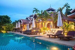 Outdoor pool, open 8 AM to 10 PM, free pool cabanas, pool umbrellas - Achawalai Residence Village (Pattaya)