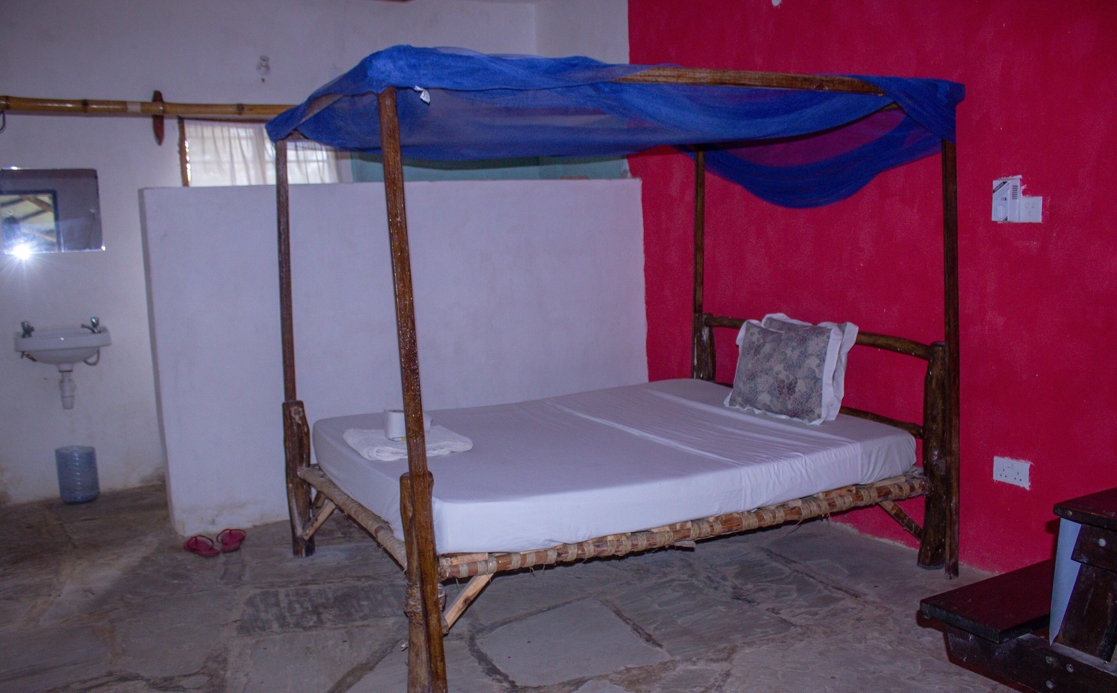 1 bedroom, desk, free WiFi, bed sheets