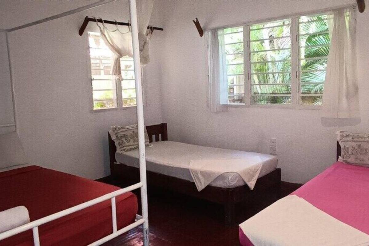 1 habitación, escritorio, wifi gratis y ropa de cama 
