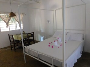 1 bedroom, desk, free WiFi, bed sheets - Travellers Inn Resort Malindi (Malindi)
