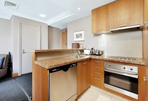 In-room dining - Metropolis 2 Bedroom Park Suite (Auckland)
