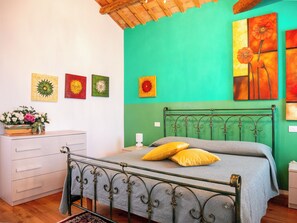 2 bedrooms, in-room safe, iron/ironing board, travel crib