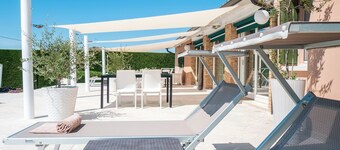 DAISY Luxury Apt in Villa, Patio, Pool, Hot Jacuzzi, A/C, WiFi, Gym, Sauna