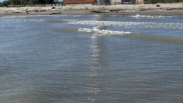 In Strandnähe, Liegestühle, Strandtücher