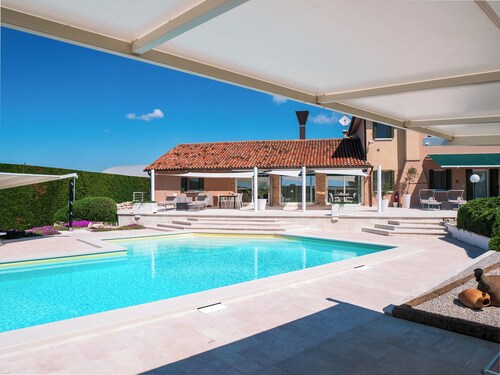 TULIP Luxus-Apt. in Villa, Terrasse, Pool, Whirlpool, WLAN, Klima, Sauna