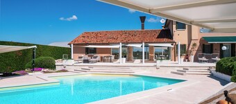 Application luxueuse MAISON DE CHARME. dans villa de campagne avec piscine, WIFI, climatisation