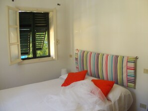 2 bedrooms, iron/ironing board, travel crib, internet