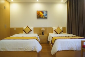 Deluxe Twin Room | Minibar, desk, free WiFi