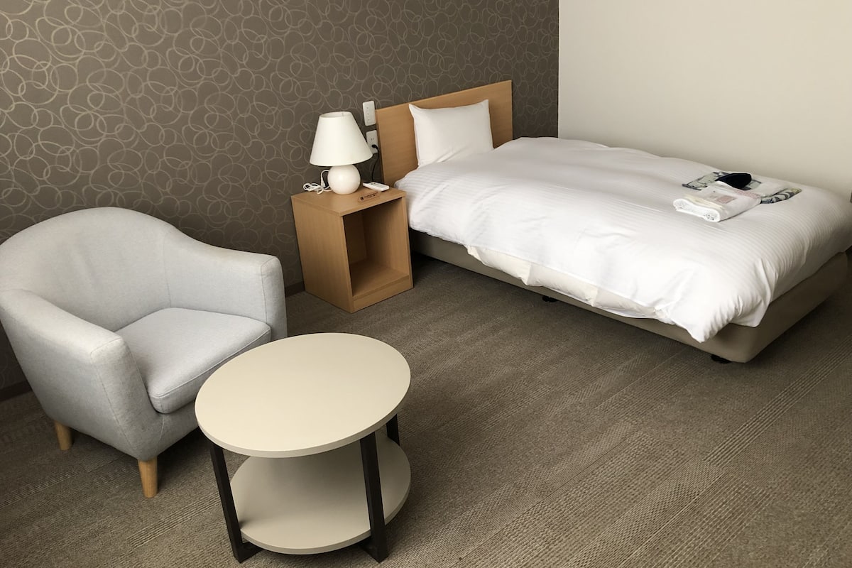 basic single room | 1 bedroom, desk, soundproofing, iron/ironing board