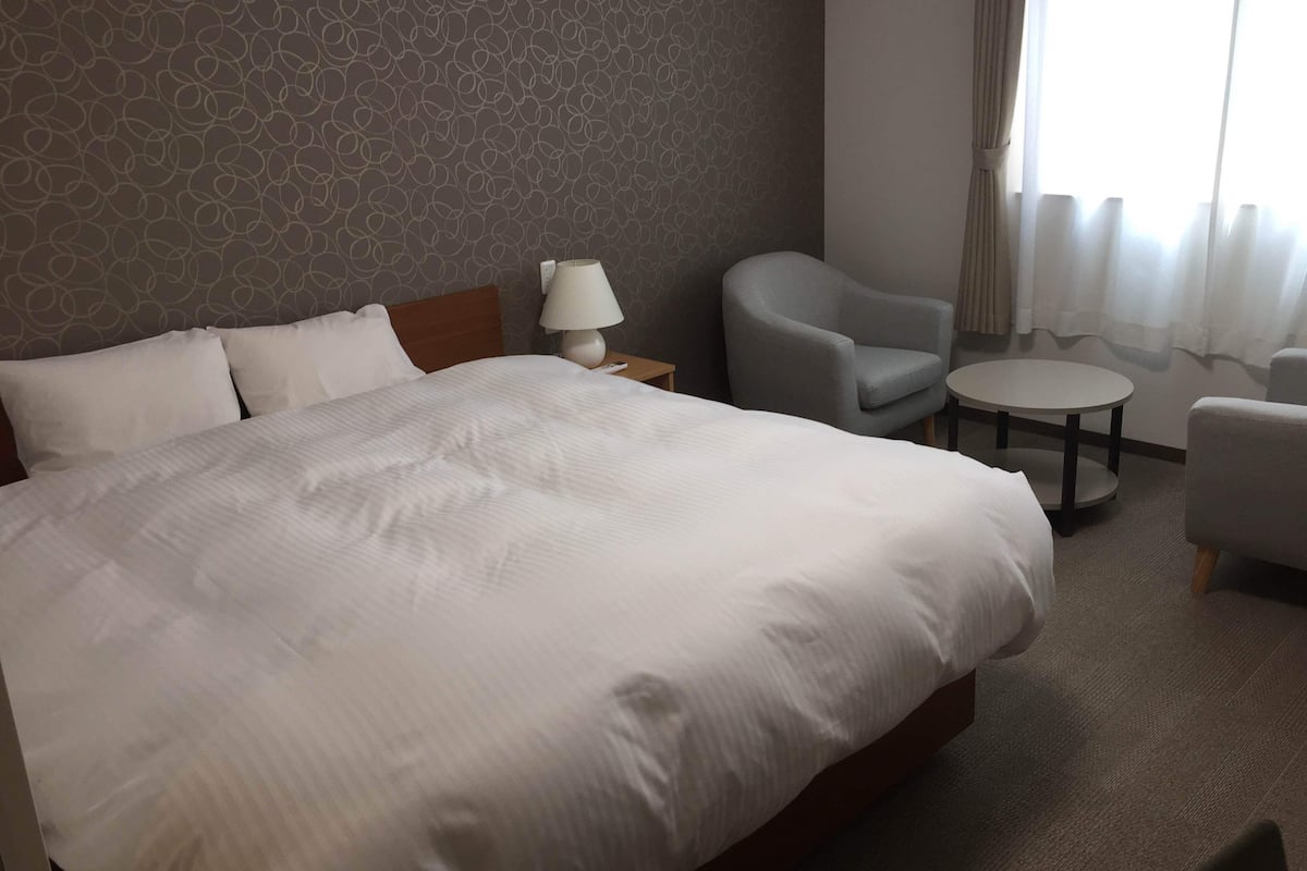1 bedroom, desk, soundproofing, iron/ironing board