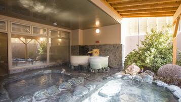 Tina de hidromasaje al aire libre