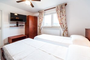 1 bedroom, in-room safe, iron/ironing board, free WiFi - COTTAGE cozy and comfortable (Roma)