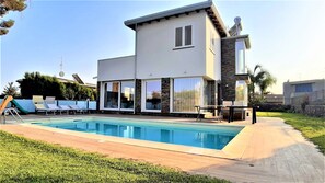 Outdoor pool - Villa Gloria Maria, Swimming Pool - CIN:IT087024C2QQKFD6UP (Mascalucia)