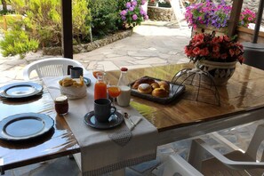 Outdoor dining - Casa Rosa Casa "SPA" (Pian dei Manzi)