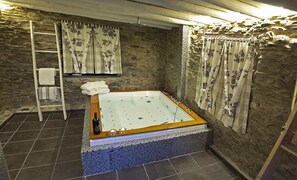 Haartrockner, HandtĂŒcher, Toilettenpapier