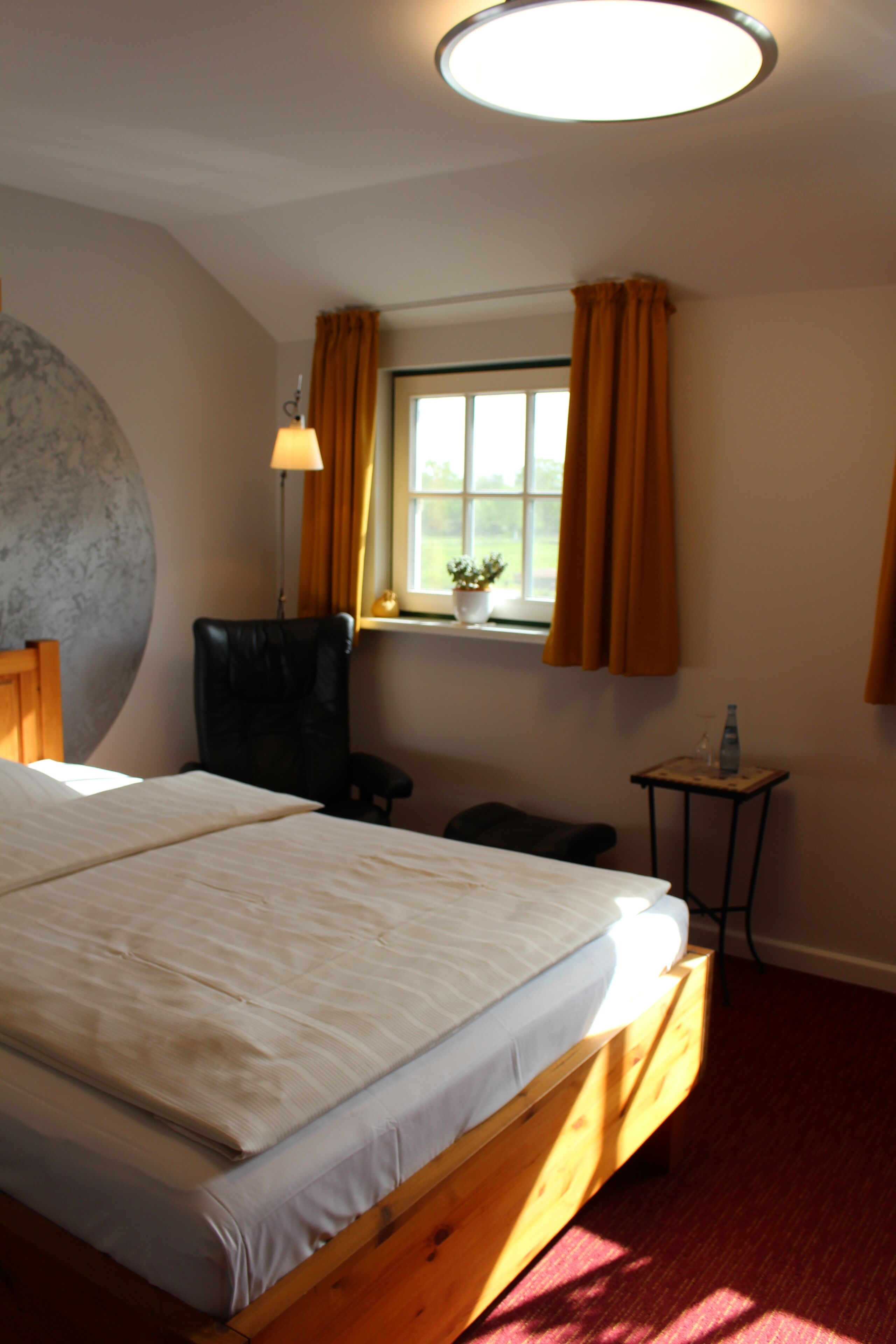 Einzelzimmer | Individuell dekoriert, individuell eingerichtet, Schreibtisch