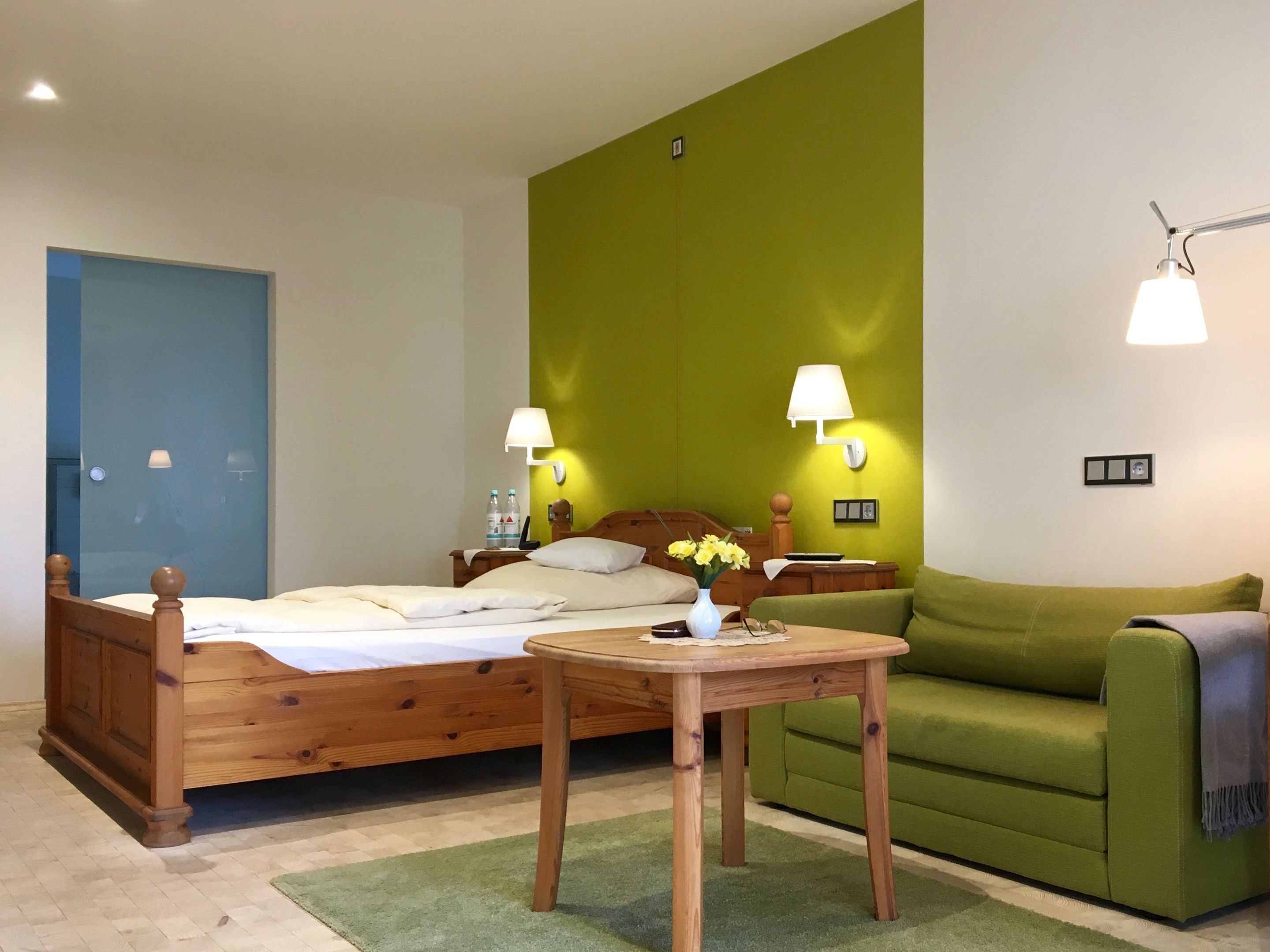 Decoración personalizada, muebles diferentes y escritorio 