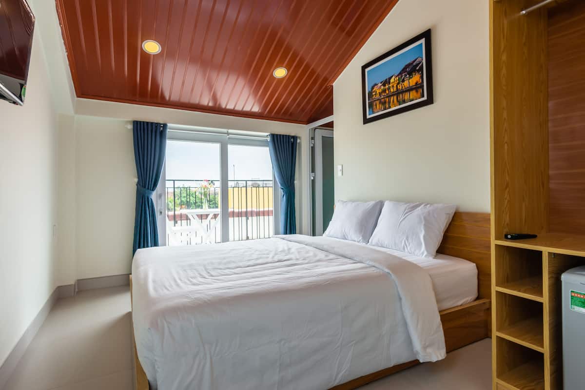 Loft Double Room, Balcony, City View | 1 bedroom, minibar, desk, iron/ironing board