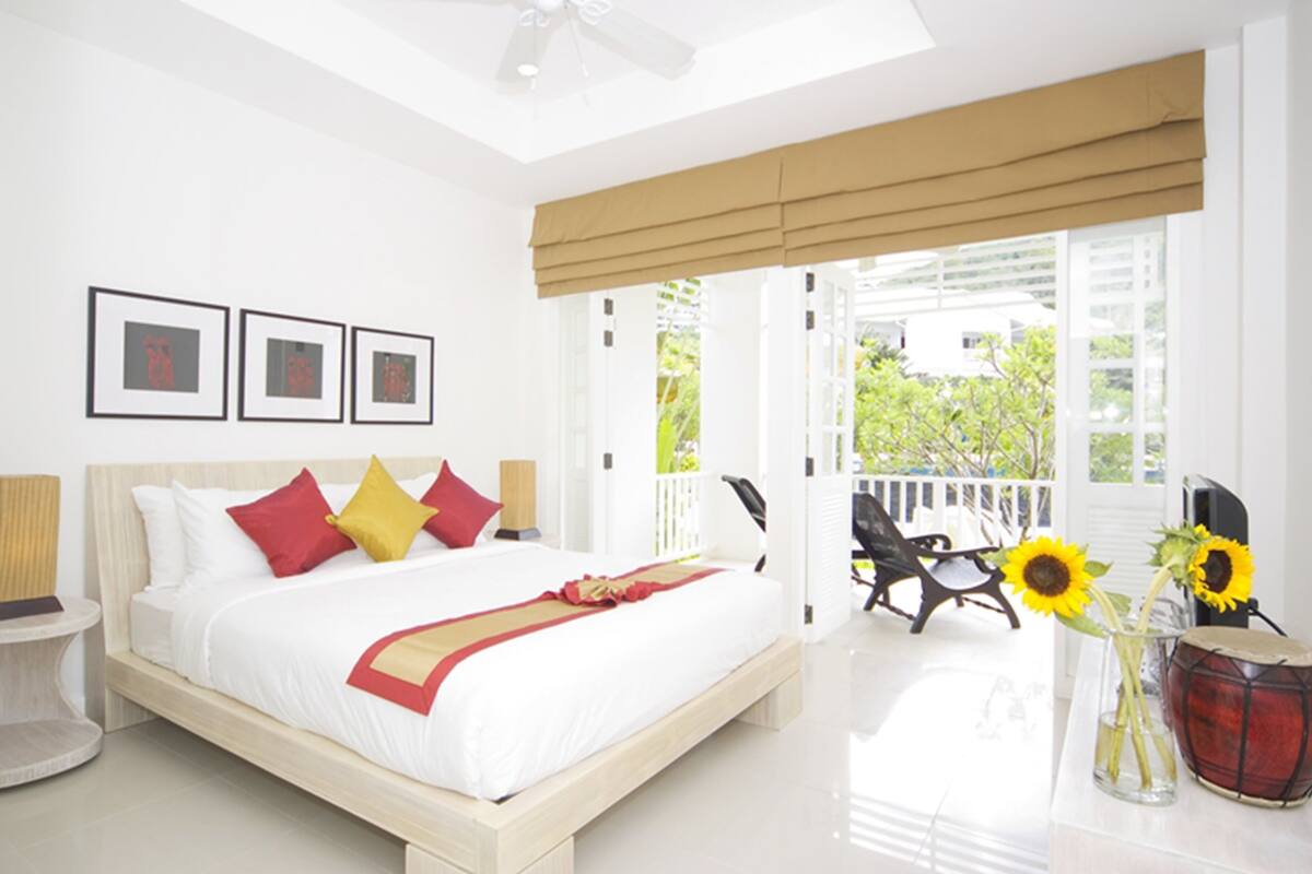 1 Bedroom Apartment | 1 bedroom, in-room safe, desk, cots/infant beds