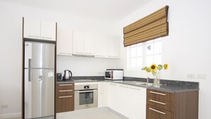 1 bedroom, in-room safe, desk, cots/infant beds - Ocean Breeze Apartment by PIPS (Choeng Thale)