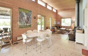 Dining - 4 bedroom beach front home in Stege (Stege)