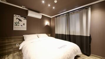 Basic Double Room | Premium bedding, desk, soundproofing, WiFi (free)