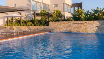 Outdoor pool, an infinity pool
