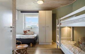 4 makuuhuonetta, vauvan matkasänky, ilmainen Wi-Fi