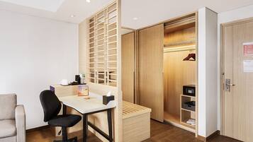 Grand Deluxe | Wardrobe