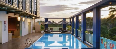 Outdoor pool, sun loungers