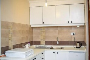 Studio | Cuisine privée | Réfrigérateur, plaque de cuisson, bouilloire électrique