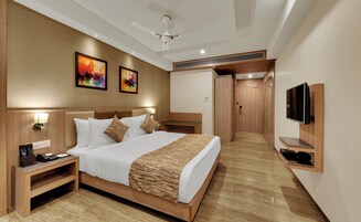 Executive Room | Premium bedding, minibar, in-room safe, desk