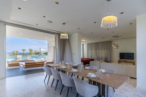 Villa, 6 chambres, piscine privée | Salle à manger