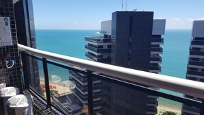 A high-rise building with a view of the ocean. - Landscape Diamond (Fortaleza)