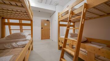 Family Room, Shared Bathroom | Desk, WiFi (free), bed sheets