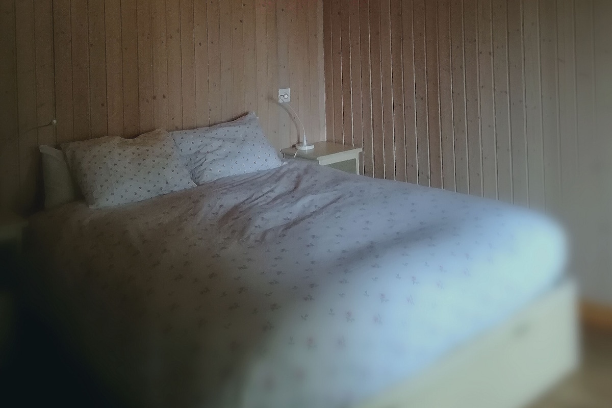 1 chambre, chambres insonorisées, Wi-Fi gratuit, draps fournis