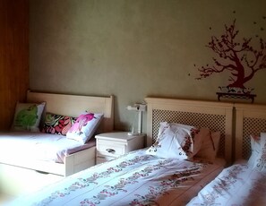 1 dormitorio, sistema de insonorización, wifi gratis y ropa de cama