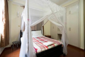 2 bedrooms, in-room safe, blackout curtains, iron/ironing board - Apt 31 Geomara Executive 2 bdroom Kilimani (Nairobi)