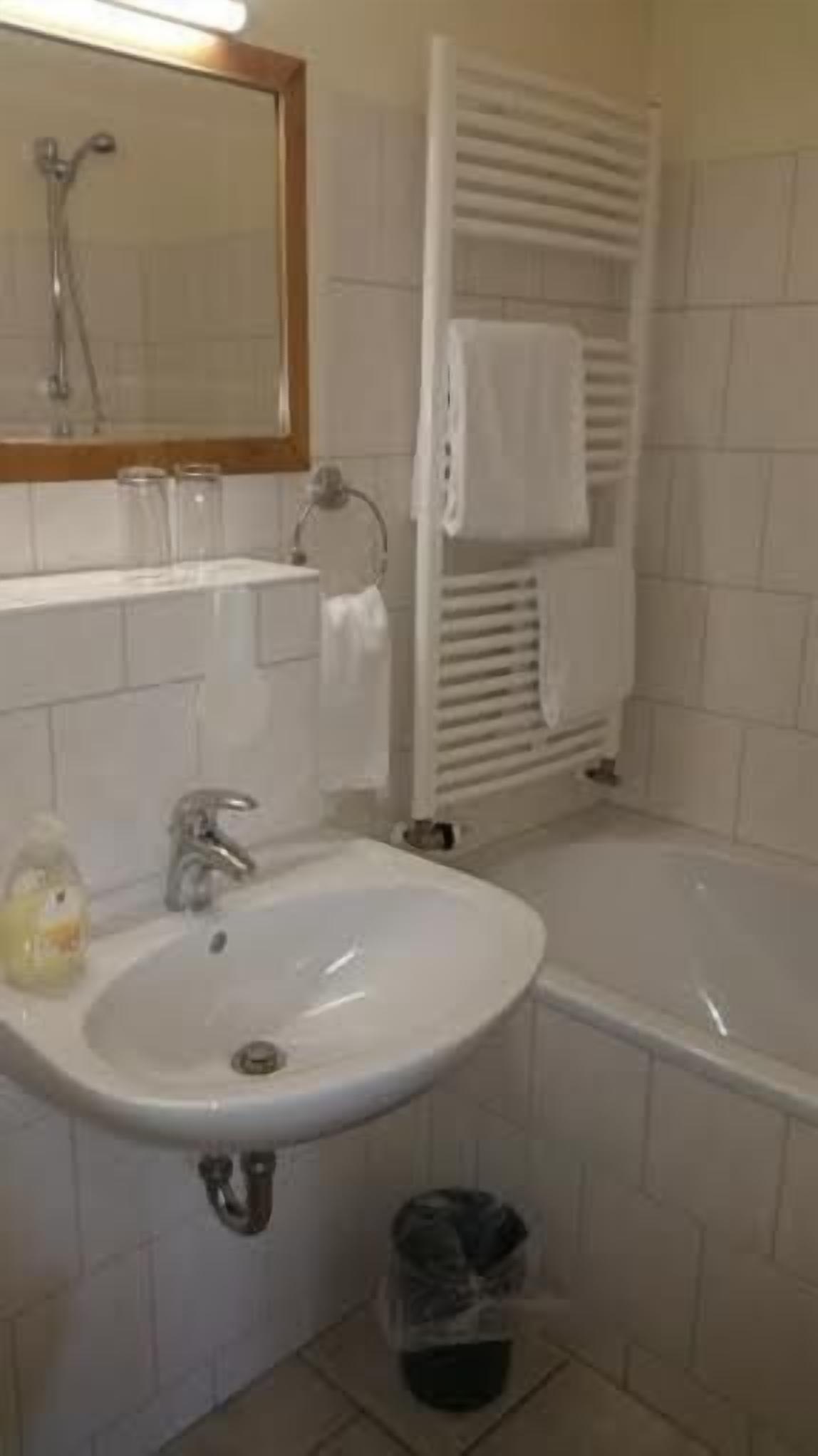 free toiletries, towels