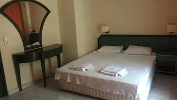 Peralatan tempat tidur hipoalergenik, bar mini percuma, meja