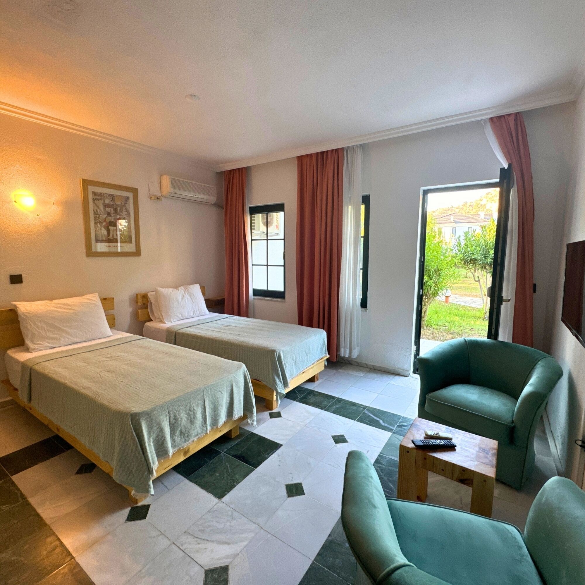 Allergikerbettwaren, kostenlose Minibar, Schreibtisch