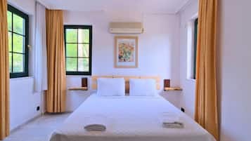 Ropa de cama hipoalergénica y minibar con artículos gratuitos