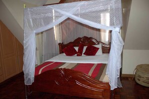 3 bedrooms, blackout curtains, iron/ironing board, free cots/infant beds - Geomara Penthouse Glade (Nairobi)