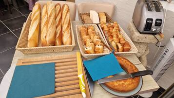 Café da manhã com buffet todos os dias mediante uma taxa