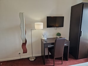 Chambre Double Standard | Bureau, rideaux occultants, fer et planche Ă repasser, Wi-Fi gratuit