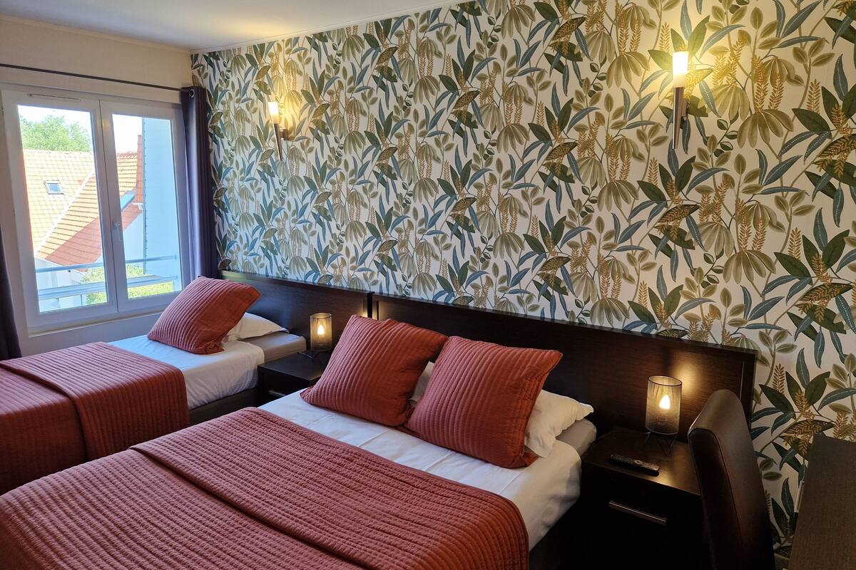 Chambre Triple Standard | Bureau, rideaux occultants, fer et planche Ă repasser, Wi-Fi gratuit