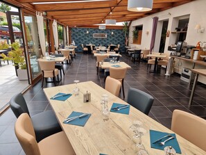 Dinner served - Hotel Bal  (Tournehem-sur-la-Hem)