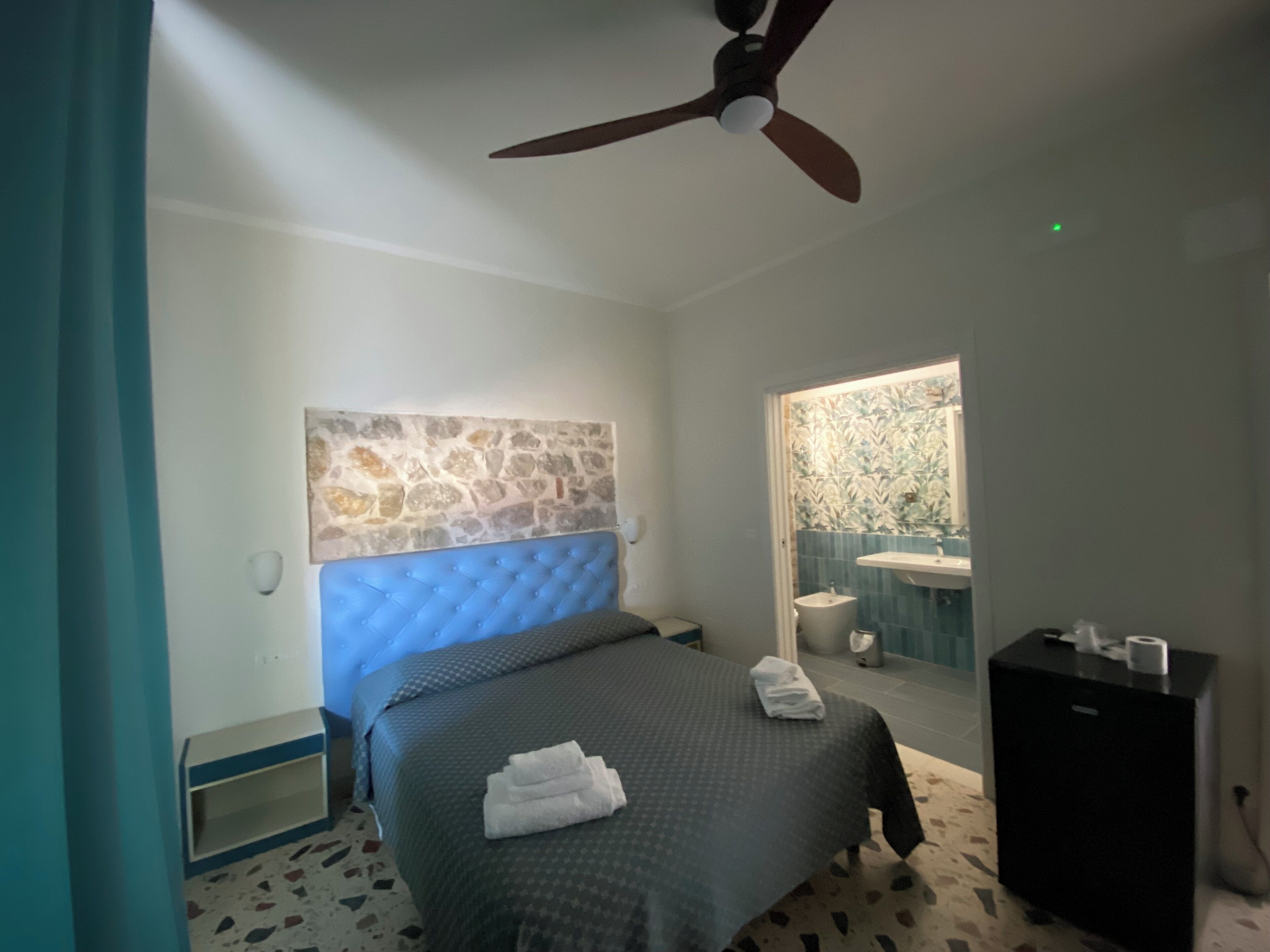 Superior Double Room, Sea View | Minibar, free WiFi, bed sheets