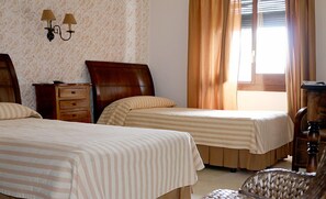 Doppel- oder Zweibettzimmer